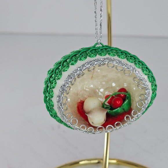 Vintage Handcrafted Eggshell Christmas Diorama Ornament With Kitten Cat & Basket - Picture 2 of 8